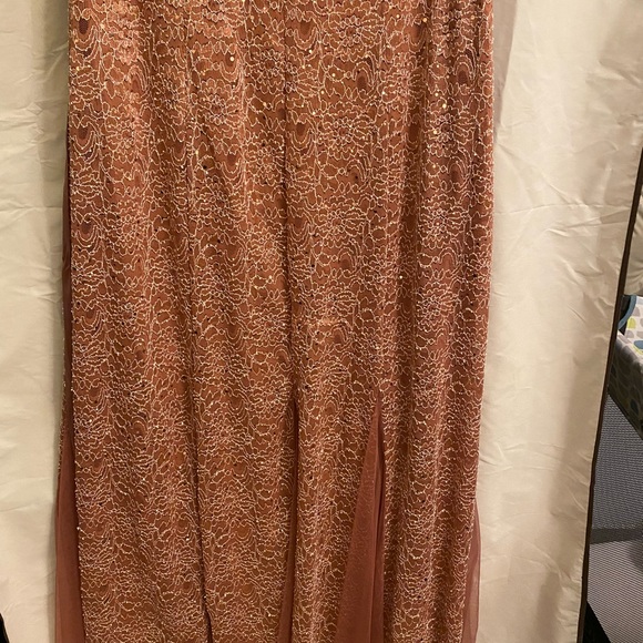 NWOT Plus Size Dark Salmon Lace Long Evening Wear Dress - Picture 3 of 11